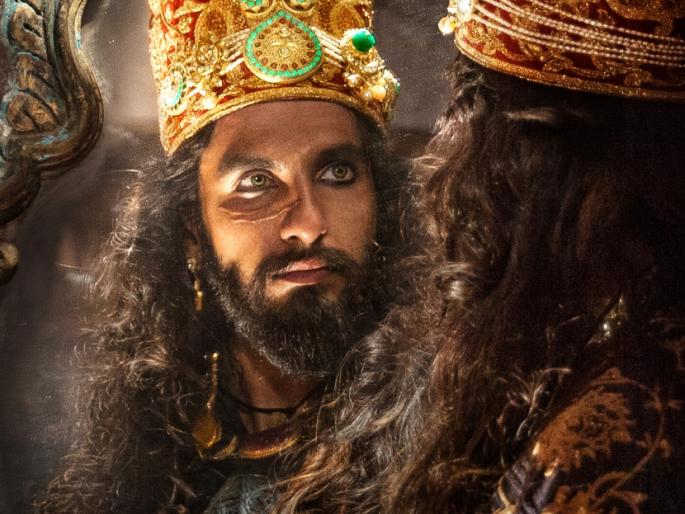 Ranvir Singh made special play list for Sultan Alauddin Khilji's role | सुल्तान अलाऊद्दीन खिल्जीचा भूमिकेसाठी रणवीर सिंगने बनवली होती स्पेशल प्ले लिस्ट Ranvir Singh made special play list for Sultan Alauddin Khilji's role | सुल्तान अलाऊद्दीन खिल्जीचा भूमिकेसाठी रणवीर सिंगने बनवली होती स्पेशल प्ले लिस्ट