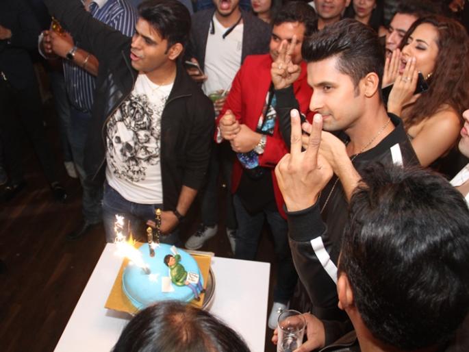 'Jamai Raja' Fame Ravi Dubey's Birthday Celebration reached the final TV stars! | 'जमाई राजा' फेम रवी दुबेचे बर्थ डे सेलिब्रेशनला या अंदाजात पोहचले टीव्ही स्टार्स! 'Jamai Raja' Fame Ravi Dubey's Birthday Celebration reached the final TV stars! | 'जमाई राजा' फेम रवी दुबेचे बर्थ डे सेलिब्रेशनला या अंदाजात पोहचले टीव्ही स्टार्स!