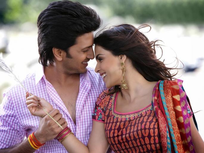 Riteish Deshmukh said to Genelia, 'Bin you I will be scattered'! | रितेश देशमुखने जेनेलियाला म्हटले, ‘बिन तुम्हारे मैं बिखर जाता’! Riteish Deshmukh said to Genelia, 'Bin you I will be scattered'! | रितेश देशमुखने जेनेलियाला म्हटले, ‘बिन तुम्हारे मैं बिखर जाता’!