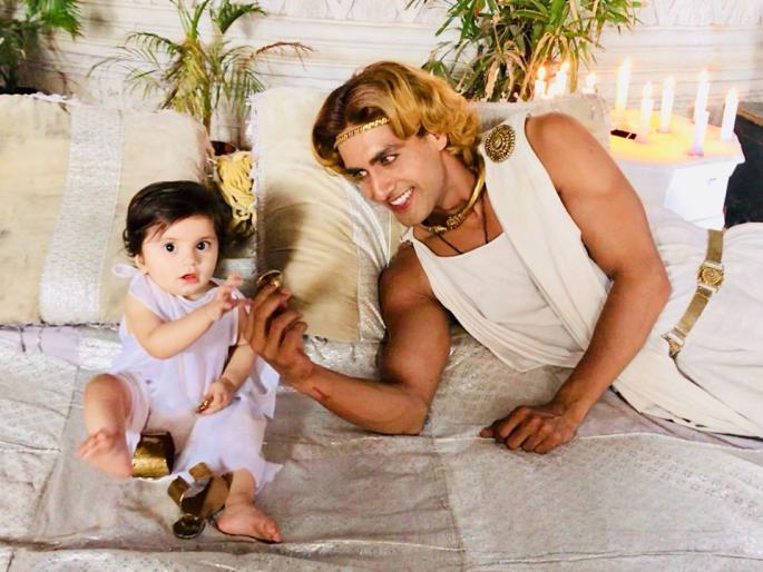 On the sets of Poros, Rohit Purohit fell in love with this baby | पोरसच्या सेटवर रोहित पुरोहित पडला या बाळाच्या प्रेमात On the sets of Poros, Rohit Purohit fell in love with this baby | पोरसच्या सेटवर रोहित पुरोहित पडला या बाळाच्या प्रेमात