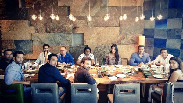 Katrina Kaif seen with lunch with Salman Khan ... | कॅटरिना कैफ दिसली सलमान खानसोबत लंच करताना... Katrina Kaif seen with lunch with Salman Khan ... | कॅटरिना कैफ दिसली सलमान खानसोबत लंच करताना...