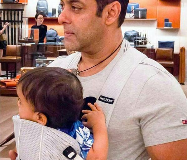 Where did Mama Salman Khan take to the cremation ground of Chimukya? | चिमुकल्या आहिलला कडेवर घेऊन मामा सलमान खान नेमका चालला कोठे?