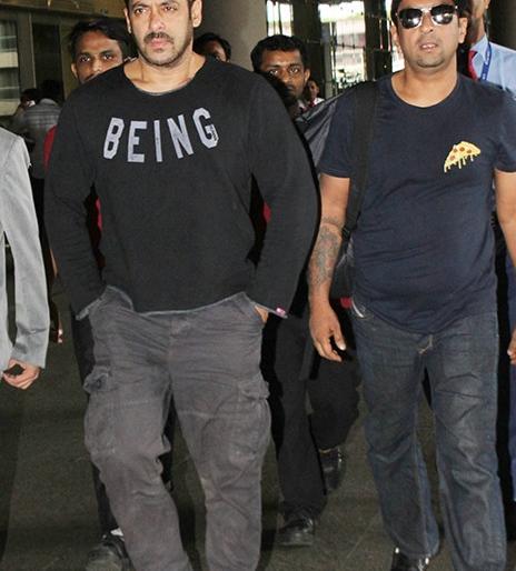 Katrina Kaif not seen with Salman Khan at airport | एअरपोर्टवर सलमान खानसोबत नाही दिसली कॅटरिना कैफ
