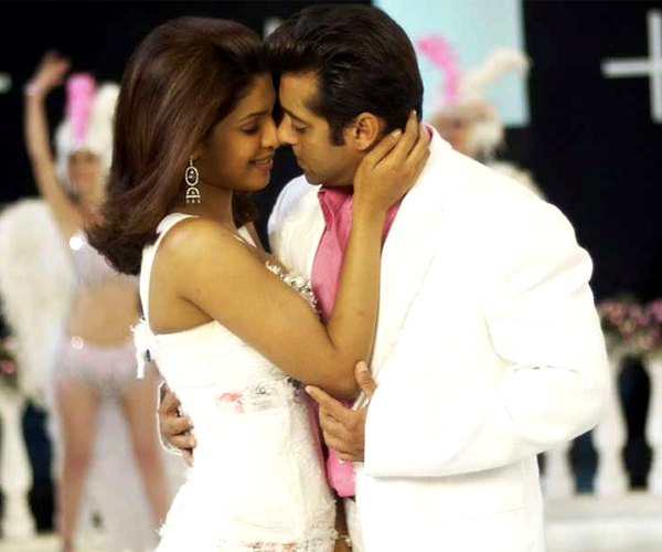 Priyanka Chopra's entry in 'Bharat' with Salman Khan, shooting for the same year will begin | सलमान खानसोबत 'भारत'मध्ये प्रियांका चोप्राची एंट्री, याच वर्षी सुरु होणार शूटिंग Priyanka Chopra's entry in 'Bharat' with Salman Khan, shooting for the same year will begin | सलमान खानसोबत 'भारत'मध्ये प्रियांका चोप्राची एंट्री, याच वर्षी सुरु होणार शूटिंग