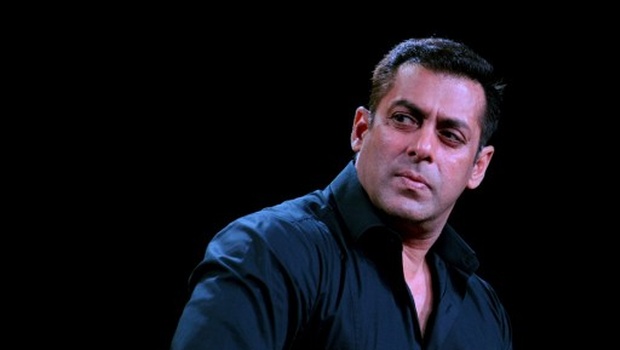 Salman got confused at the airport! | ​ सलमानने विमानतळावर घातला गोंधळ!