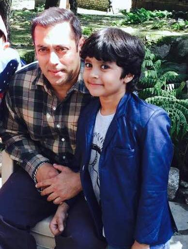 Ricky Patel is seen in TubLight with Salman Khan | सलमान खानसोबत ट्युबलाइटमध्ये झळकला आहे रिकी पटेल Ricky Patel is seen in TubLight with Salman Khan | सलमान खानसोबत ट्युबलाइटमध्ये झळकला आहे रिकी पटेल