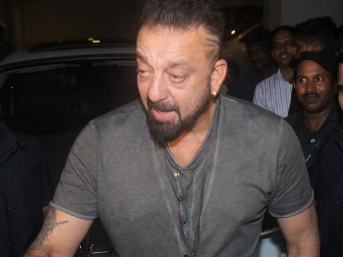 Sanjay Dutt gave to former jailer 'magic ke zapi' !! | ​संजय दत्तने माजी ‘जेलर’ ला दिली ‘जादू की झप्पी’!!