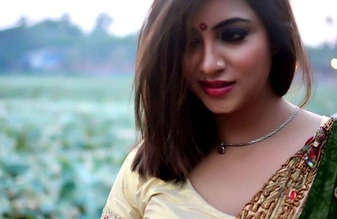 Bigg Boss 11: Arshi Khan is crying because of Bigg Boss house, see video! | Bigg Boss 11 : बिग बॉसच्या घराबाहेर पडल्यामुळे अर्शी खानचे रडून रडून झाले हाल, पाहा व्हिडीओ! Bigg Boss 11: Arshi Khan is crying because of Bigg Boss house, see video! | Bigg Boss 11 : बिग बॉसच्या घराबाहेर पडल्यामुळे अर्शी खानचे रडून रडून झाले हाल, पाहा व्हिडीओ!