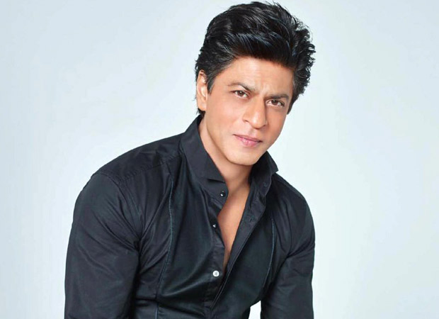 Shahrukh Khan is telling, the actress looks very cute in the sari | शाहरुख खान सांगतोय, ही अभिनेत्री दिसते साडीत अतिशय सुंदर Shahrukh Khan is telling, the actress looks very cute in the sari | शाहरुख खान सांगतोय, ही अभिनेत्री दिसते साडीत अतिशय सुंदर