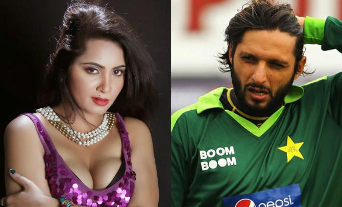 Shahid Afridi's son was to become the father of Arshi Khan; But now the disclosure is done! | शाहिद अफ्रिदीच्या मुलाची आई बनणार होती अर्शी खान; मात्र आता केला भलताच खुलासा ! Shahid Afridi's son was to become the father of Arshi Khan; But now the disclosure is done! | शाहिद अफ्रिदीच्या मुलाची आई बनणार होती अर्शी खान; मात्र आता केला भलताच खुलासा !