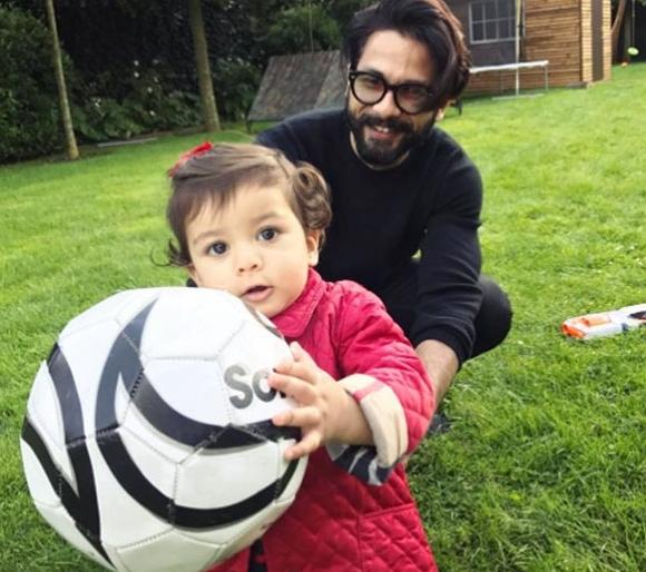 Misha looks like fun with Shahid Kapoor ... | शाहिद कपूरसोबत मस्ती करताना दिसली मीशा...