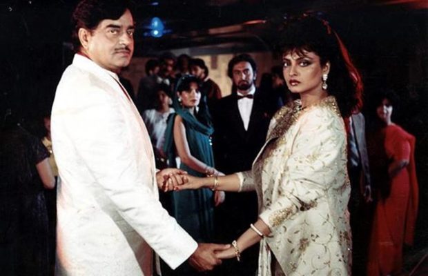 What did not happen in Shatrughan Sinha and 23 years in the line was done by wife Poonam Sinha at a party! | शत्रुघ्न सिन्हा अन् रेखामध्ये २३ वर्षांत जे घडले नाही ते एका पार्टीत पत्नी पूनम सिन्हाने केले ! What did not happen in Shatrughan Sinha and 23 years in the line was done by wife Poonam Sinha at a party! | शत्रुघ्न सिन्हा अन् रेखामध्ये २३ वर्षांत जे घडले नाही ते एका पार्टीत पत्नी पूनम सिन्हाने केले !