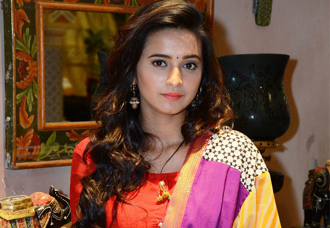 Shivani Surve's say is crazy | शिवानी सुर्वे का म्हणते पागल है