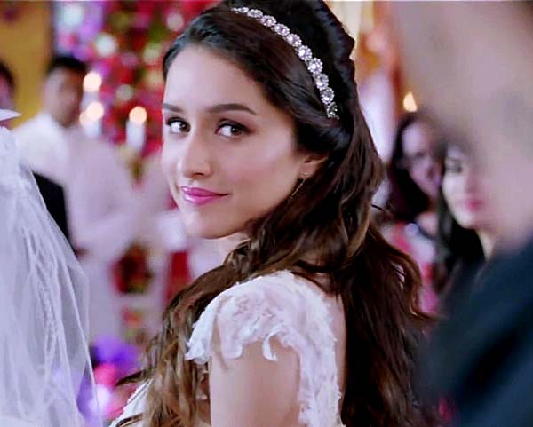 Shraddha Kapoor took 4 crores to work in the film! | श्रद्धा कपूरने 'या' चित्रपटात काम करण्यासाठी घेतले 4 कोटी !