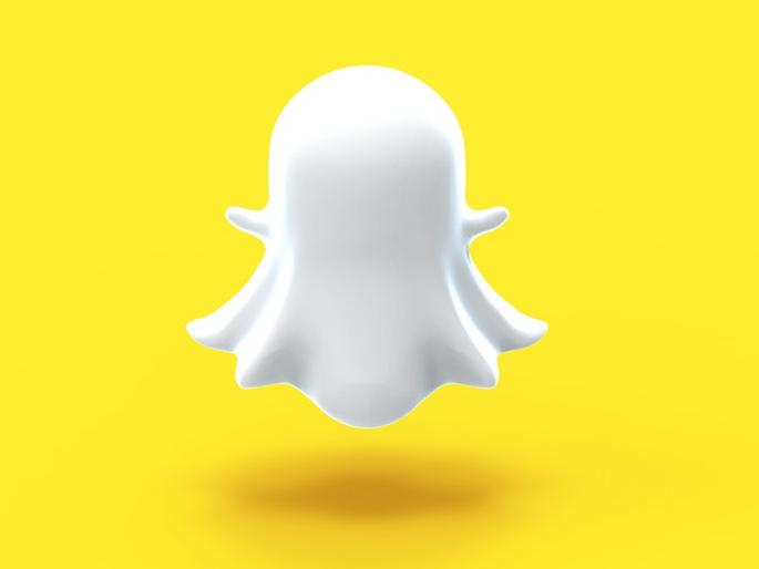 Chapar Chakra on 'Snapshot' due to colorful photo lens | ​वर्णभेदी फोटो लेन्समुळे ‘स्नॅपचॅट’वर चौफेर टीका