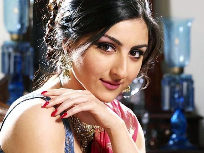 Health Tips for giving pregnancy to Soha Ali Khan by her daughter Karina Kapoor | प्रेग्नेंट सोहा अली खानला वहिनी करिना कपूर देतेय हेल्थ टिप्स