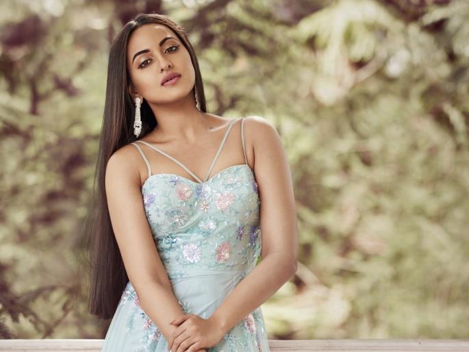 Sonakshi Sinha wearing a transparent dress, the user became angry! | सोनाक्षी सिन्हाने पारदर्शक ड्रेस परिधान करताच युजर्सचा झाला संताप!