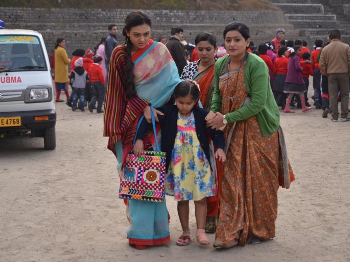 Sonakshi was reduced to 2 degrees cold in Darjeeling! | दार्जिलिंगमधील 2 अंश थंडीत सोनाक्षी सावे गारठली!