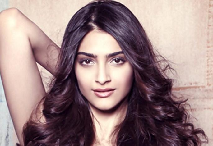 Sonam shared old memories of 'this' photo! | सोनमने ‘या’ फोटोतून शेअर केल्या जुन्या आठवणी! Sonam shared old memories of 'this' photo! | सोनमने ‘या’ फोटोतून शेअर केल्या जुन्या आठवणी!
