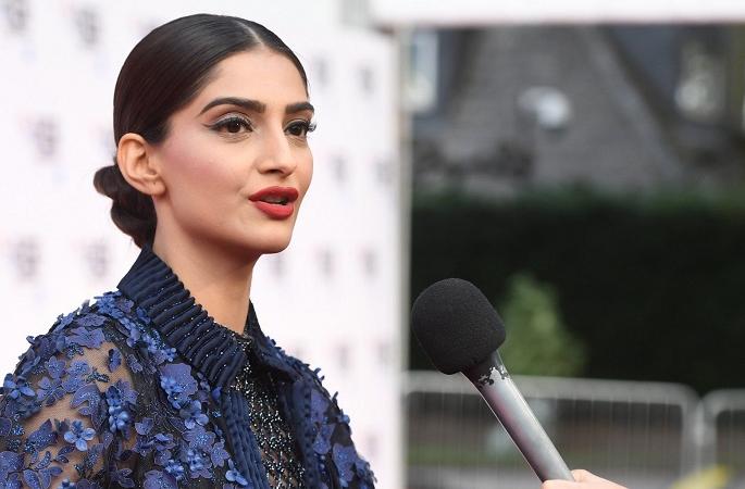 Sonam Kapoor's sexual abuse? | ​सोनम कपूरचे झाले होते लौंगिक शोषण?