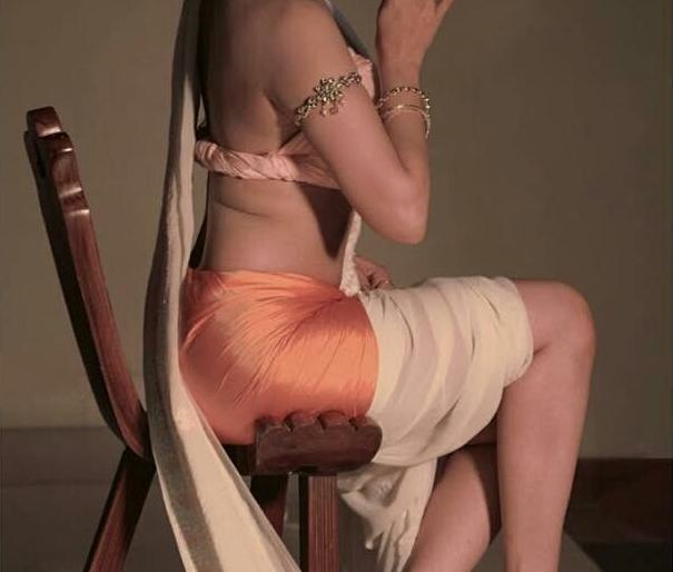 Looking at the gorgeous reality of Gary's real wife, you too will say that the rhythm is too heavy! | 'गॅरी’च्या रिअल पत्नीचा हॉट अंदाज पाहून तुम्हीही म्हणाल रिल शनायापेक्षाही लय भारी! Looking at the gorgeous reality of Gary's real wife, you too will say that the rhythm is too heavy! | 'गॅरी’च्या रिअल पत्नीचा हॉट अंदाज पाहून तुम्हीही म्हणाल रिल शनायापेक्षाही लय भारी!