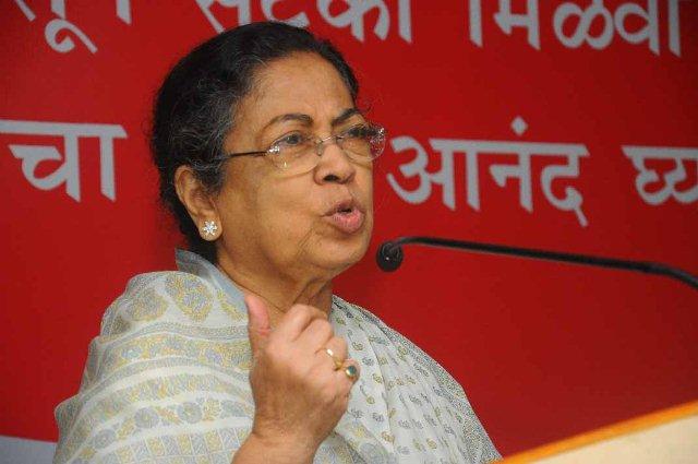 Veteran actress Sulbha Deshpande passes away | ज्येष्ठ अभिनेत्री सुलभा देशपांडे यांचे निधन