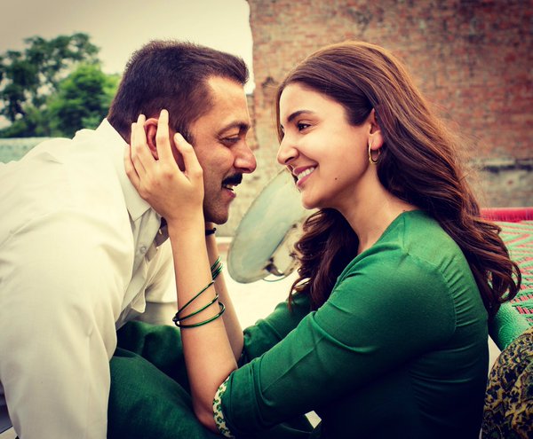 Eidy gets an audience every year from Bollywood | बॉलिवुडला दरवर्षी मिळते प्रेक्षकांकडून ईदी