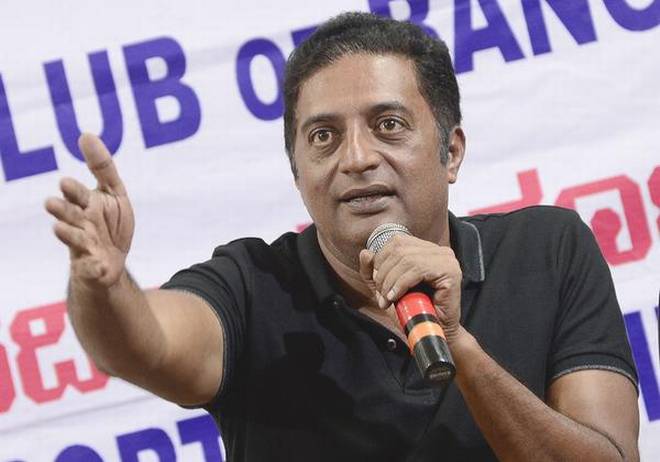 When the BJP government in Karnataka, Prakash's | कर्नाटकात भाजपा सरकार पडताच प्रकाश राजने मोदींवर साधला निशाणा! When the BJP government in Karnataka, Prakash's | कर्नाटकात भाजपा सरकार पडताच प्रकाश राजने मोदींवर साधला निशाणा!