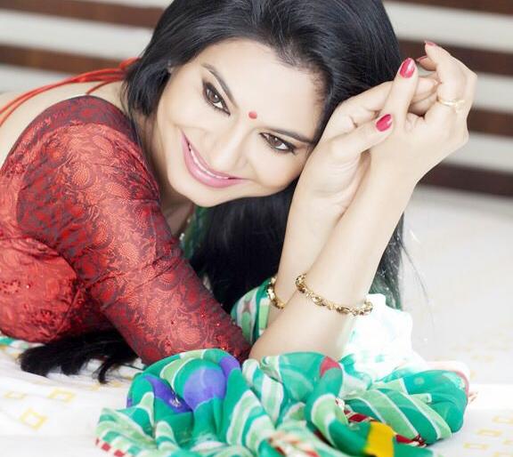 A wedding that is designed by Tasneem Sheikh is also like this for this series | तस्नीम शेख डिझाइन करतेय एक विवाह ऐसा भी या मालिकेसाठी साड्या