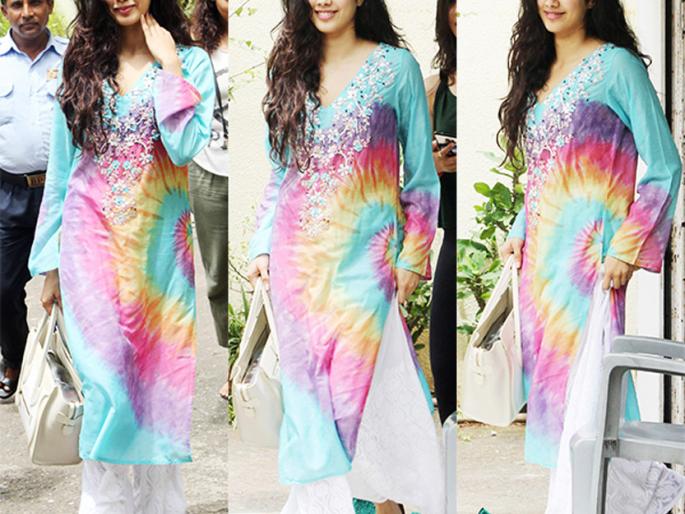 Zanhavi Kapoor in 'Desi Luk' shows 'Sairat', see her pay! | देसी लूकमध्ये जान्हवी कपूर झाली ‘सैराट’, पहा तिच्या अदा! Zanhavi Kapoor in 'Desi Luk' shows 'Sairat', see her pay! | देसी लूकमध्ये जान्हवी कपूर झाली ‘सैराट’, पहा तिच्या अदा!