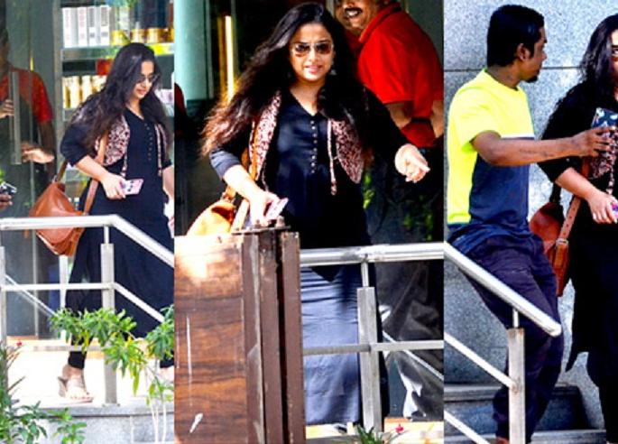 SEE PICS: Ultimately, Vidya Balan faces a kiss! | SEE PICS : अखेर चाहत्यासमोर नमली विद्या बालन! SEE PICS: Ultimately, Vidya Balan faces a kiss! | SEE PICS : अखेर चाहत्यासमोर नमली विद्या बालन!