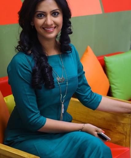 When Tejashree Pradhan's laptop is stolen ... | ​जेव्हा तेजश्री प्रधानचा लॅपटॉप चोरीला जातो...