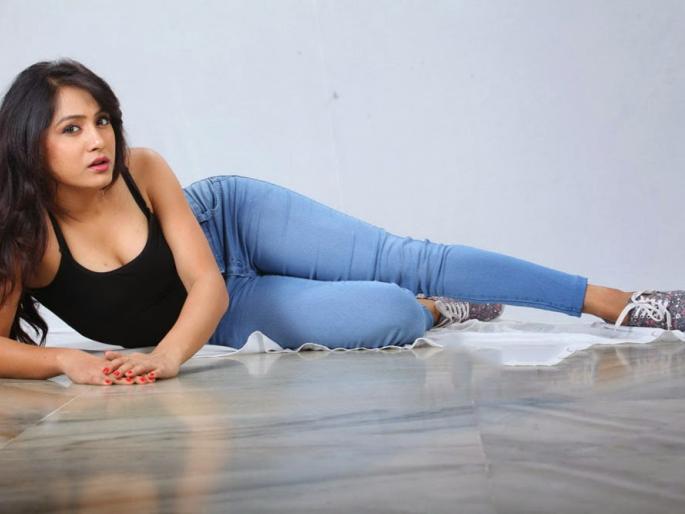 Stylish jeans are growing ... | ​स्टायलीश जीन्सची क्रेझ वाढतेय...