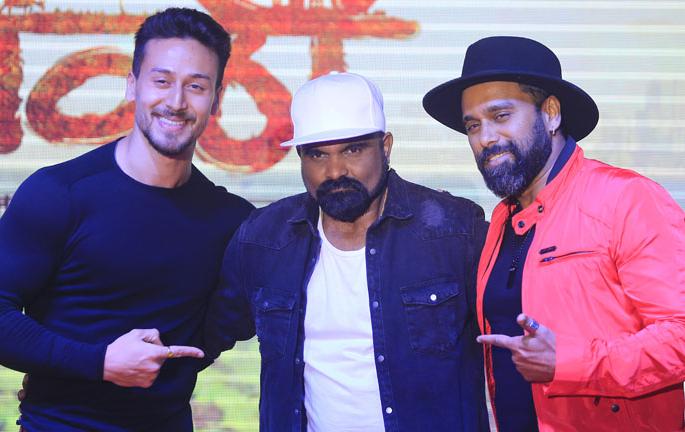 Tiger Shroff left the promotion of Baji-2 and launched the trailer of this Marathi film | बागी-२ चे प्रमोशन सोडून टायगर श्रॉफने केला या मराठी सिनेमाचा ट्रेलर लाँच Tiger Shroff left the promotion of Baji-2 and launched the trailer of this Marathi film | बागी-२ चे प्रमोशन सोडून टायगर श्रॉफने केला या मराठी सिनेमाचा ट्रेलर लाँच