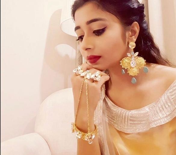 More jewelery than clothes, Tina Dutta | कपड्यांपेक्षा जास्त दागिन्यांचीच आवड -टीना दत्ता More jewelery than clothes, Tina Dutta | कपड्यांपेक्षा जास्त दागिन्यांचीच आवड -टीना दत्ता