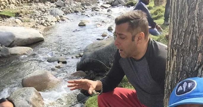Kabir Khan shocked Salman's hairstyles | सलमानच्या हेअरस्टाईलमुळे कबीर खान भडकला Kabir Khan shocked Salman's hairstyles | सलमानच्या हेअरस्टाईलमुळे कबीर खान भडकला