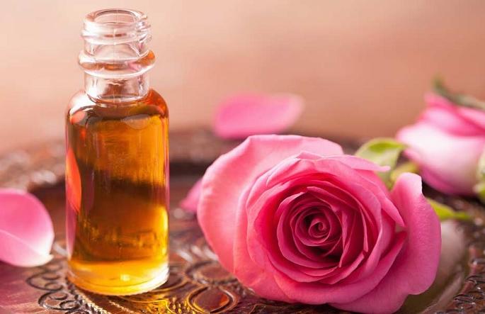 Beauty: Rose oiled beauty! | Beauty : ​गुलाब तेलाने खुलवा सौंदर्य !