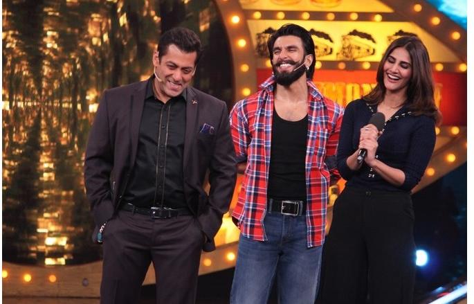 Ranveer-Wani held contract on 'Dhink Chika'! | रणवीर-वाणीने धरला ‘ढिंक-चिका’ वर ठेका!