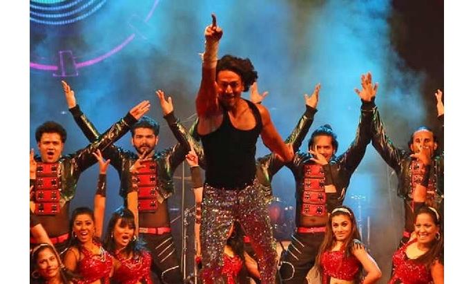 Tiger Shroff-Sunidhi Chauhan's heartfelt Aden 'Khallas' from Jaipur! | टायगर श्रॉफ-सुनिधी चौहानच्या दिलखेचक अदांनी जयपूरवासी ‘खल्लास’!