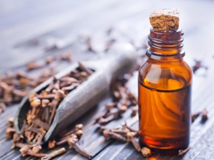 'Clove oil' on all skin disorders is curative! | सर्व त्वचा विकारांवर ‘लवंग तेल’ आहे गुणकारी !
