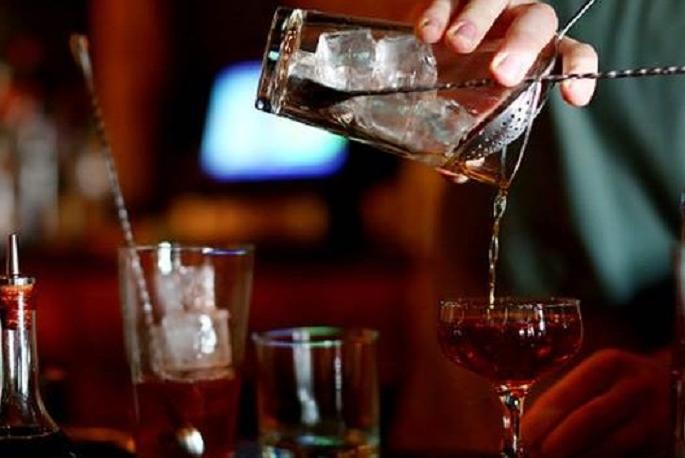 ALERT: If you are mixing energy drinks with alcohol, beware! | ​ALERT : आपणही अल्कोहोलसोबत एनर्जी ड्रिंक्स मिक्स करीत असाल तर व्हा सावध !