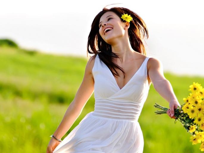 Girls fall in love after "O" change! | ​प्रेमात पडल्यानंतर मुलींमध्ये होतात "हे" बदल !