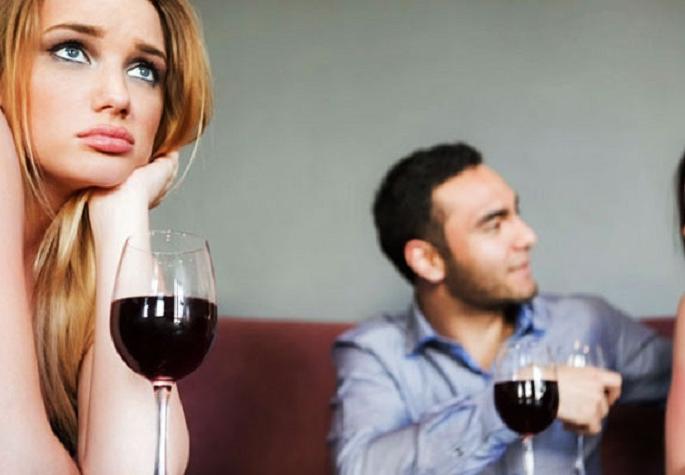 OMG: The idea of ​​lover couples come in the minds of single girls! | OMG : ​प्रेमी जोडप्याला पाहून सिंगल मुलींच्या मनात येतात ‘हे’ विचार !