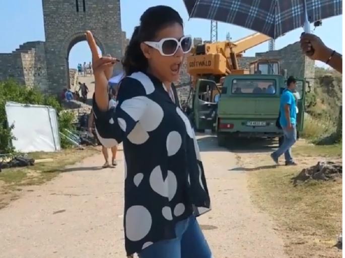 The video was posted by Kajol, Due to the viral viral! | महिला दिनी काजोलने पोस्ट केला असा व्हिडिओ की, क्षणात झाला व्हायरल! The video was posted by Kajol, Due to the viral viral! | महिला दिनी काजोलने पोस्ट केला असा व्हिडिओ की, क्षणात झाला व्हायरल!