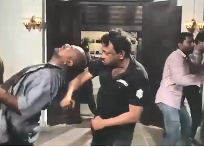 Ram Gopal Varma has protested against 'God, Sex and Truth'. Watch video !! | ‘गॉड, सेक्स अॅण्ड ट्रुथ’ला विरोध करणा-यांची राम गोपाल वर्मा यांनी केली ‘धुलाई’! पाहा व्हिडिओ!! Ram Gopal Varma has protested against 'God, Sex and Truth'. Watch video !! | ‘गॉड, सेक्स अॅण्ड ट्रुथ’ला विरोध करणा-यांची राम गोपाल वर्मा यांनी केली ‘धुलाई’! पाहा व्हिडिओ!!