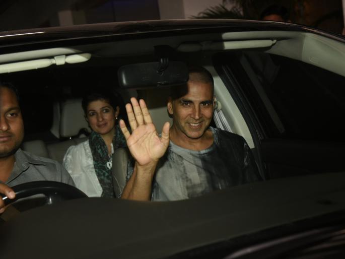 'Padman' Akshay Kumar, found out with family, see photo! | फॅमिलीसोबत बघावयास मिळाला ‘पॅडमॅन’ अक्षयकुमार, पाहा फोटो! 'Padman' Akshay Kumar, found out with family, see photo! | फॅमिलीसोबत बघावयास मिळाला ‘पॅडमॅन’ अक्षयकुमार, पाहा फोटो!