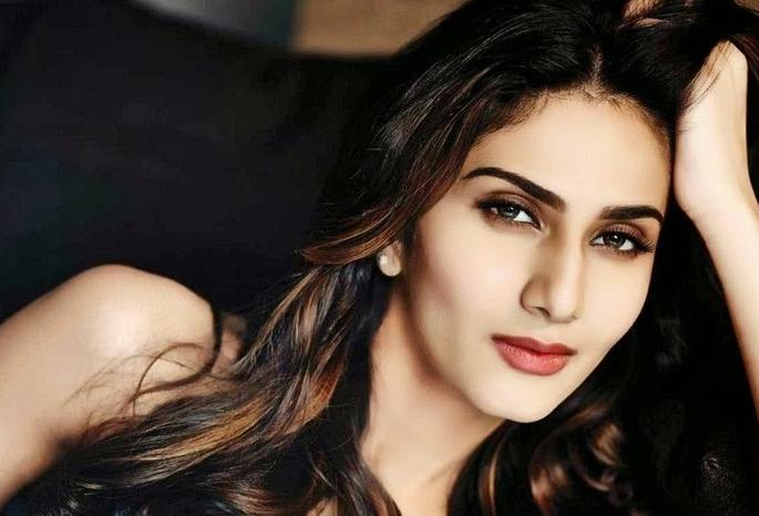 Wani Kapoor says, 'I am single; But in search of somebody, | वाणी कपूर म्हणतेय,‘मी सिंगल ; मात्र कुणाच्यातरी शोधात’ Wani Kapoor says, 'I am single; But in search of somebody, | वाणी कपूर म्हणतेय,‘मी सिंगल ; मात्र कुणाच्यातरी शोधात’