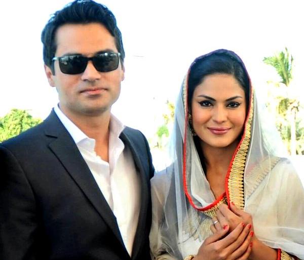 Pakistani actress Veena Malik gave divorce to husband Asad Khatk | पाकिस्तानी अभिनेत्री वीणा मलिकने दिला पती असद खटकला घटस्फोट