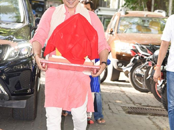 Ganesh Chaturthi-2017: Sanjay Dutt, welcome to Bappa's enthusiasm at Vivek Oberoi's house ...! | Ganesh Chaturthi-2017 : संजय दत्त, विवेक ओबेरॉयच्या घरी बाप्पाचे उत्साहात स्वागत...! Ganesh Chaturthi-2017: Sanjay Dutt, welcome to Bappa's enthusiasm at Vivek Oberoi's house ...! | Ganesh Chaturthi-2017 : संजय दत्त, विवेक ओबेरॉयच्या घरी बाप्पाचे उत्साहात स्वागत...!