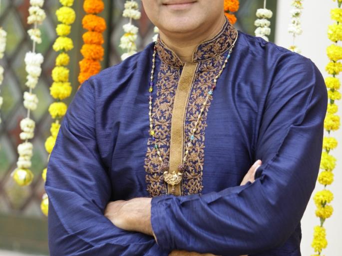 For this reason, actor Vivek Mukanan revolves around unawareness | या कारणांमुळेच अनवानी फिरतो अभिनेता विवेक मुश्रन